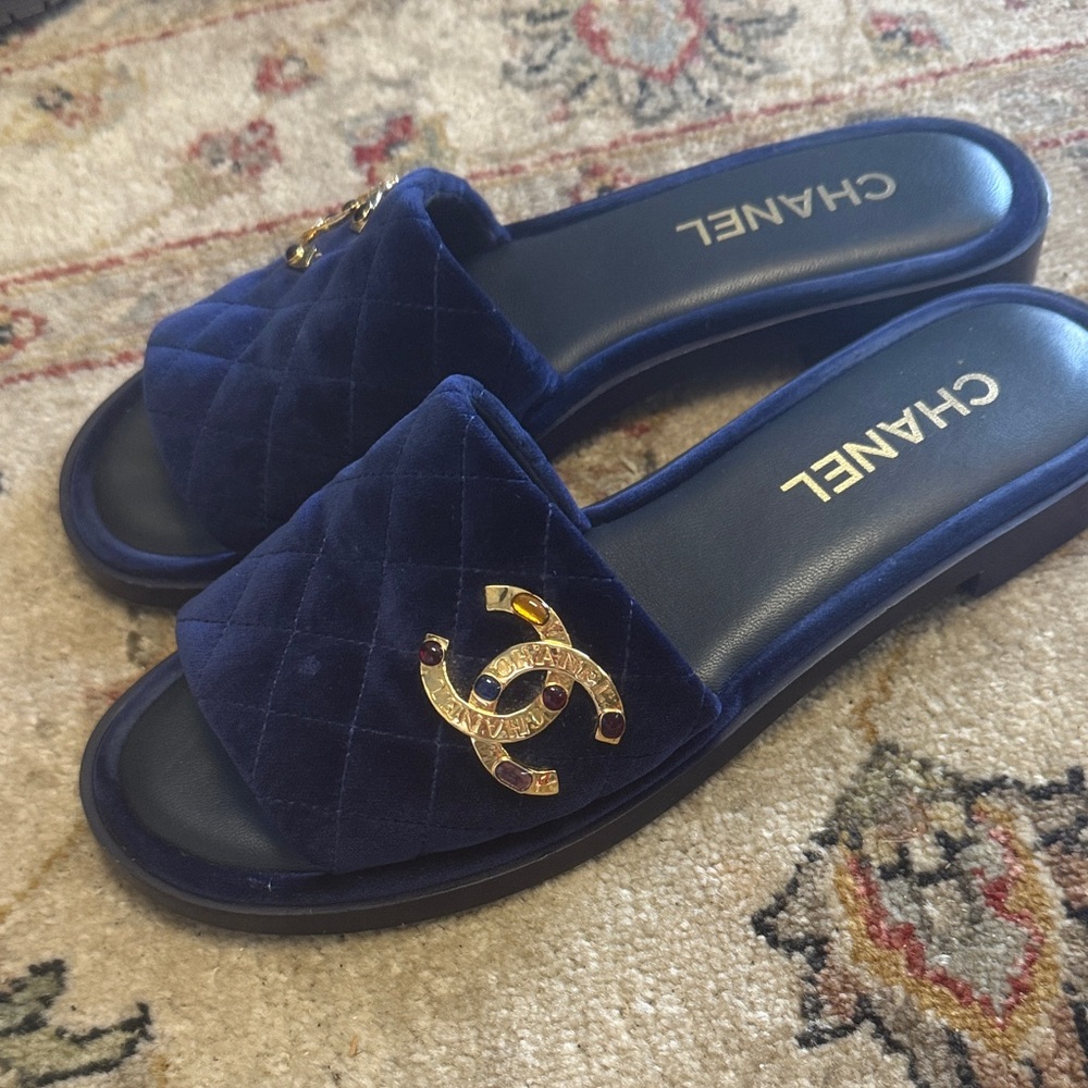 CHANEL Navy Quilted Velvet Slide Sandals with Gold CC Logos - Picture 3 of 4